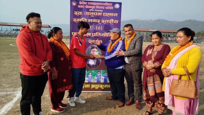 पहिरोमा ज्यान गुमाएका अनुपमको स्मृतिमा फुटबल प्रतियोेगिता सुरु, हेटौँडा ८ र १८ को विजयी सुरुवात