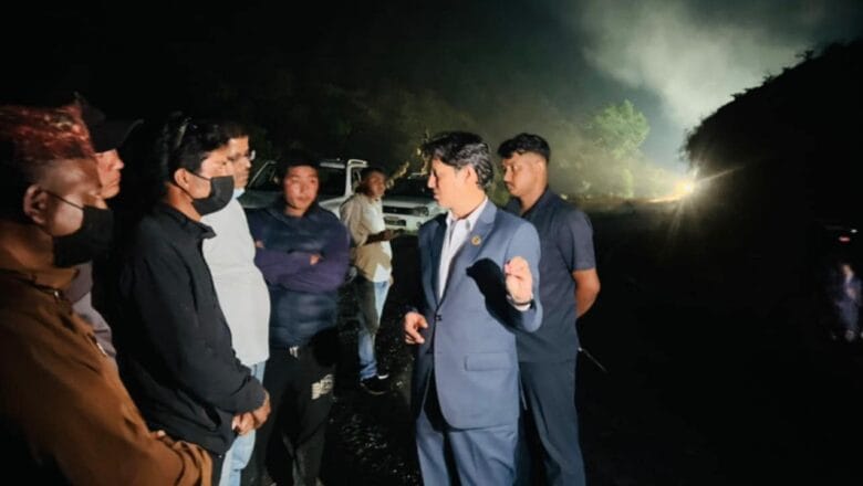 कुलेखानी फाखेल हुमाने सडकमा मन्त्री मास्केले गरे आकस्मीक अनुगमन