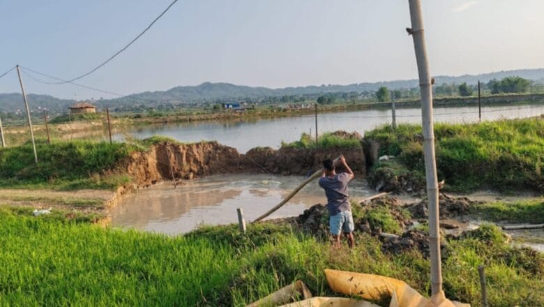 हेटौंडामा सडक भासिँदा गाडी जमिनभित्र गायब