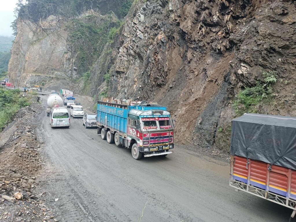 काठमाडौं उपत्यका भित्रिने र बाहिरिने सवारीसाधन असोज १८ देखि २० गतेसम्म सञ्चालनमा रोक
