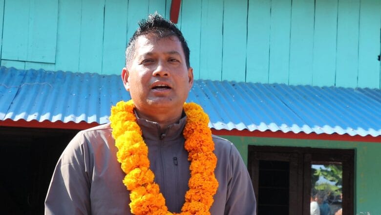 मनहरी गाउँपालिका अध्यक्ष कालाखेतीले व्यक्तिगत लगानीमा सडक स्तरोन्नती गर्दै
