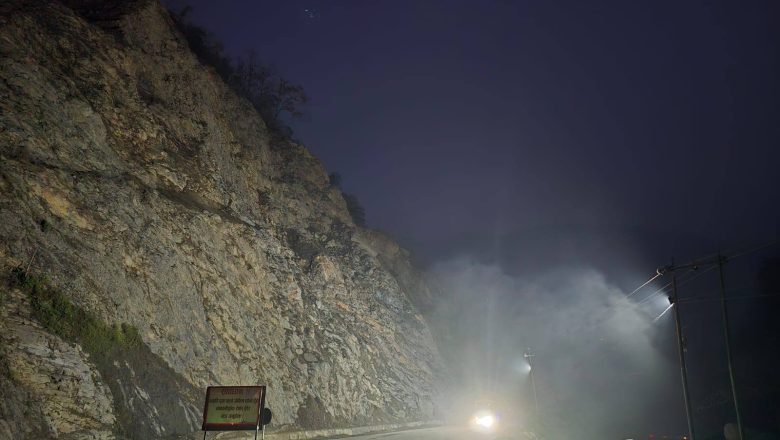 तुइन खोला क्षेत्रमा राति ढुंगा खस्ने जोखिमपछि फ्लड लाइट जडान