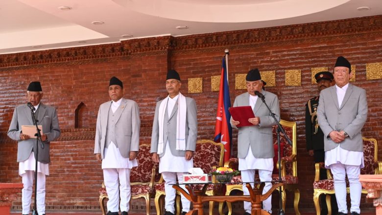 राष्ट्रपतिसमक्ष ज्येष्ठ सदस्य केसीले लिए शपथ